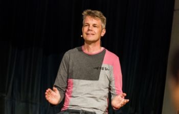 Jurgen Appelo Sprecher enthusiastisch in seinem Vortrag am www.Scrum-Day.de